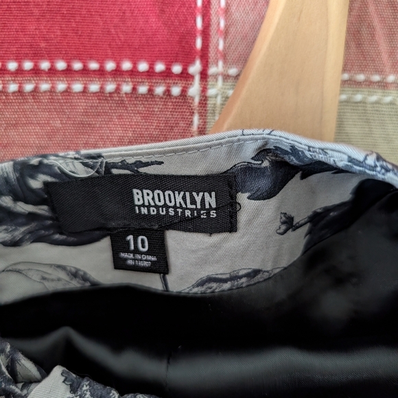 2/$20Grey And Navy Floral Sheath Midi Dress with Bateau Neckline Lined Cotton 10 - Picture 8 of 8